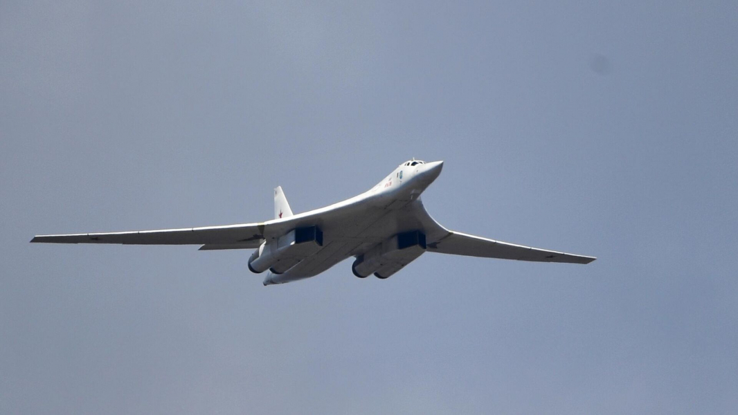 Минобороны: два Ту-160 выполнили полет над нейтральными водами Арктики Минобороны: два Ту-160 выполнили полет над нейтральными водами Арктики