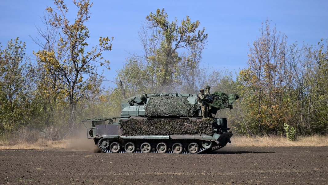 Силы ПВО отработали по неизвестной цели в небе над Луганском Силы ПВО отработали по неизвестной цели в небе над Луганском