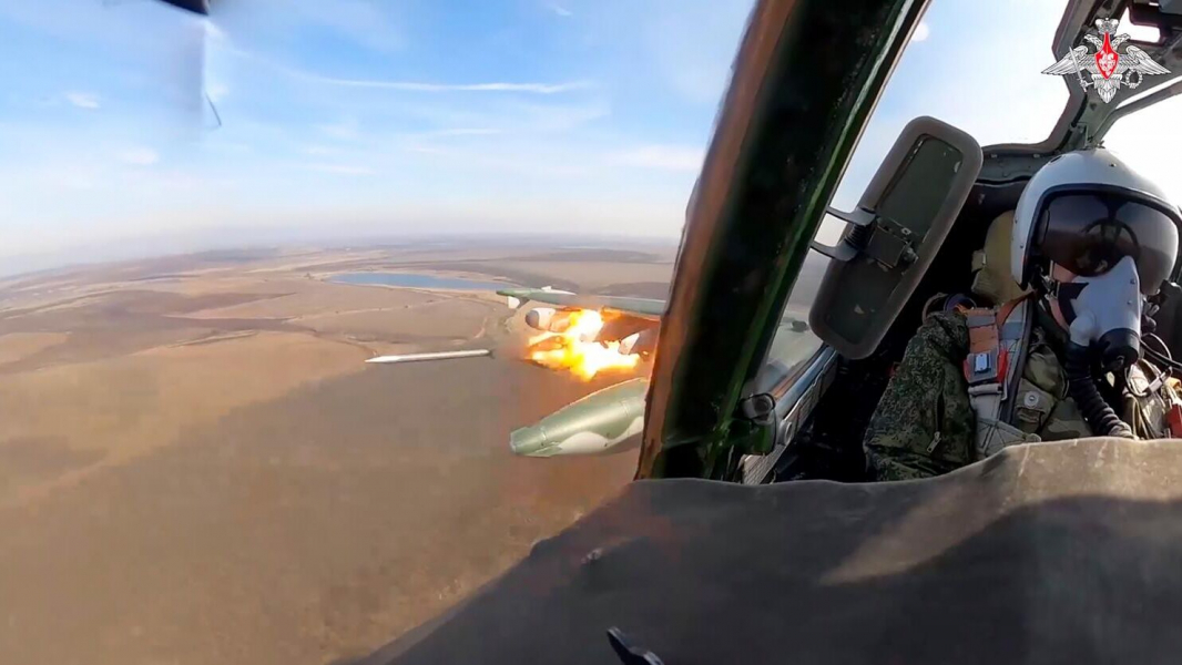 Су-25 нанесли удары по бронетехнике и личному составу ВСУ в Курском приграничье Су-25 нанесли удары по бронетехнике и личному составу ВСУ в Курском приграничье