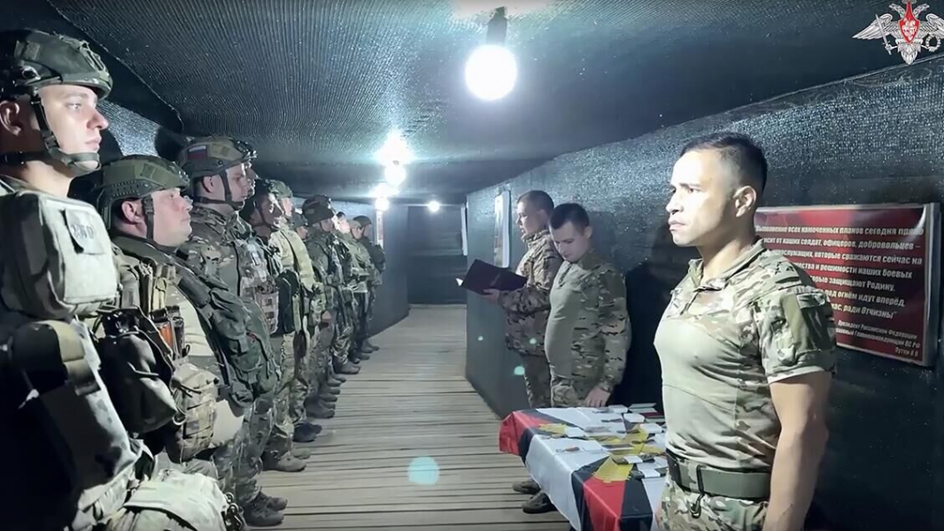 МО РФ: отличившимся артиллеристам "Запада" вручили госнаграды прямо на передовой МО РФ: отличившимся артиллеристам "Запада" вручили госнаграды прямо на передовой