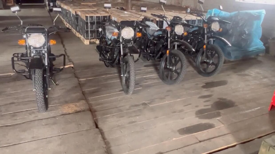 Минобороны: штурмовики ВДВ учатся захвату «опорников» на мотоциклах