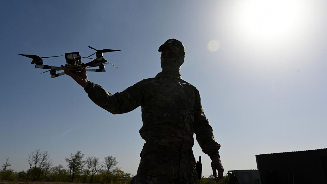 Операторы БПЛА группы «Днепр» поразили боевиков ВСУ в укрытых позициях