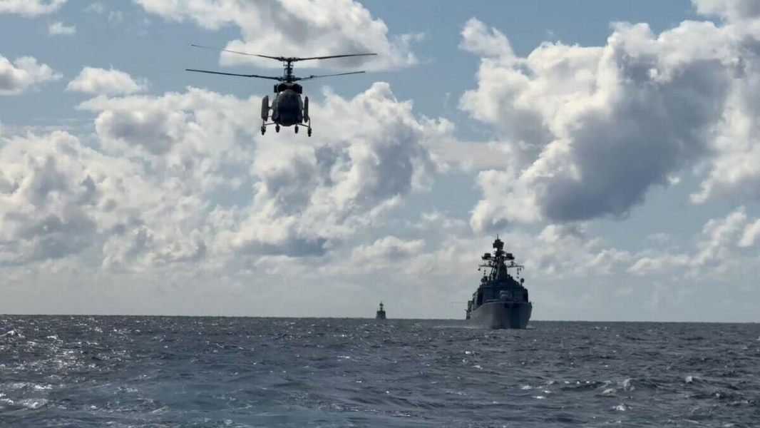 Боевые корабли ВМФ России и ВМС Китая провели тренировку по спасению на море