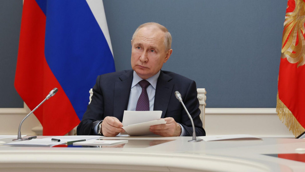 Путин поблагодарил разработчиков новейшей ракетной системы "Орешник" Путин поблагодарил разработчиков новейшей ракетной системы "Орешник"