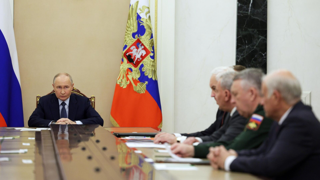 Владимир Путин заявил, что "Орешник" можно сопоставить с оружием стратназначения Владимир Путин заявил, что "Орешник" можно сопоставить с оружием стратназначения