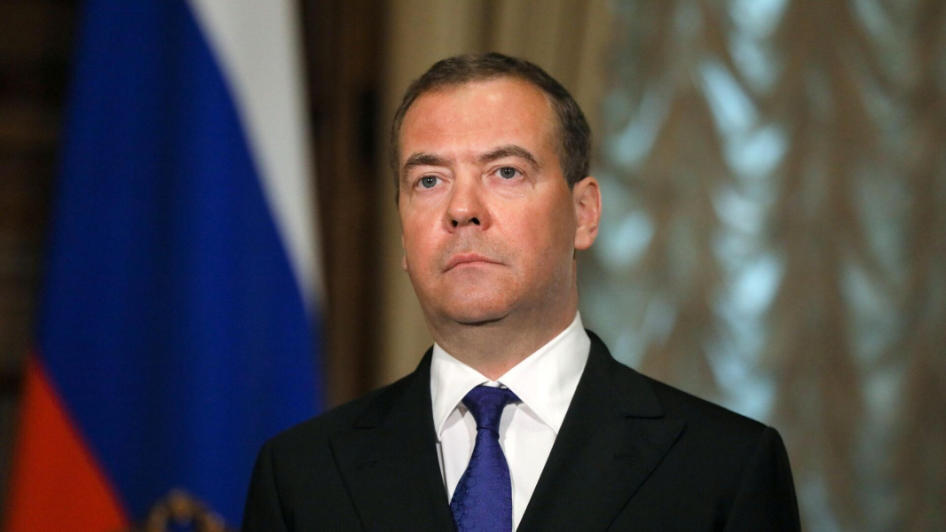 Медведев: передача ядерного оружия Киеву может быть приравнена к акту нападения Медведев: передача ядерного оружия Киеву может быть приравнена к акту нападения