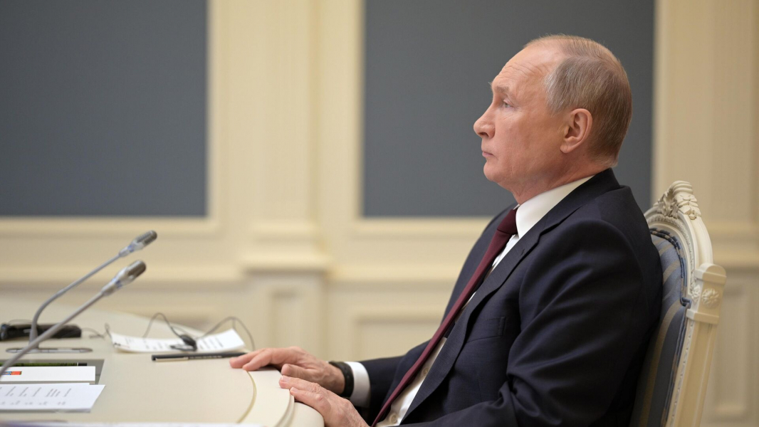 Владимир Путин высказался о праве применять оружие против военных объектов Владимир Путин высказался о праве применять оружие против военных объектов