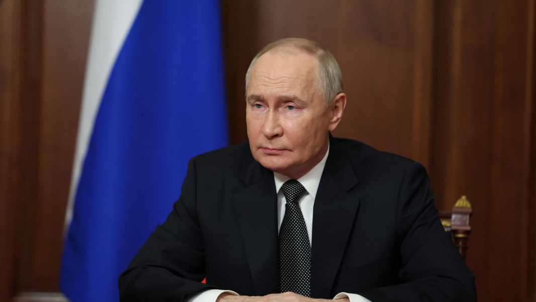 Путин поддержал предложение главкома РВСН о принятии "Орешника" на вооружение Путин поддержал предложение главкома РВСН о принятии "Орешника" на вооружение