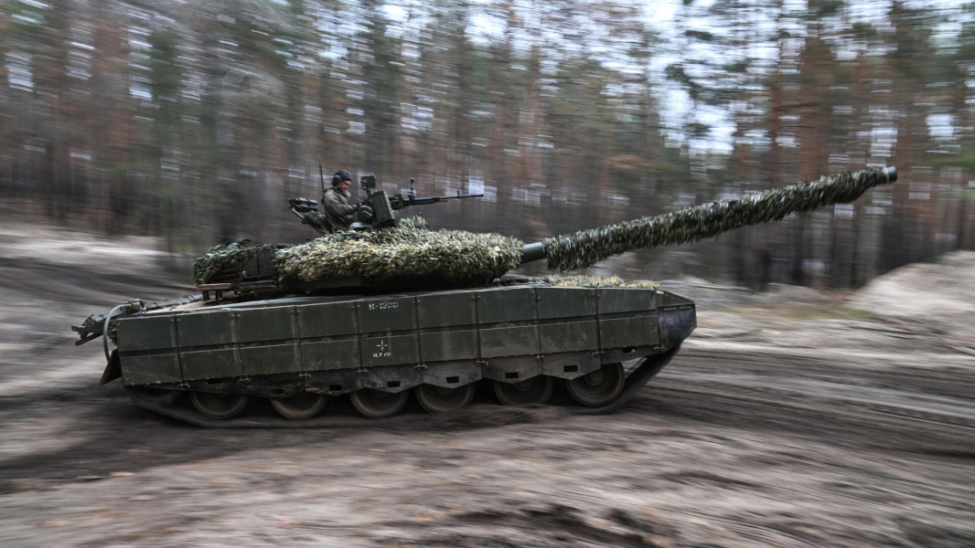 Танкисты Т-80 с "царь-мангалом" помогли штурмовикам на южнодонецком направлении Танкисты Т-80 с "царь-мангалом" помогли штурмовикам на южнодонецком направлении