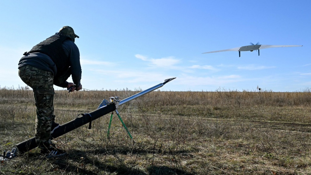 Расчет БПЛА группировки "Днепр" устраивает воздушные засады и беспилотникам ВСУ Расчет БПЛА группировки "Днепр" устраивает воздушные засады и беспилотникам ВСУ