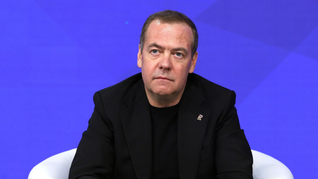 Медведев заявил, что нельзя ослаблять давление на Киев