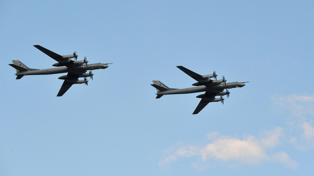 Генерал Кувалдин: западные летчики делают селфи на фоне российских ракетоносцев