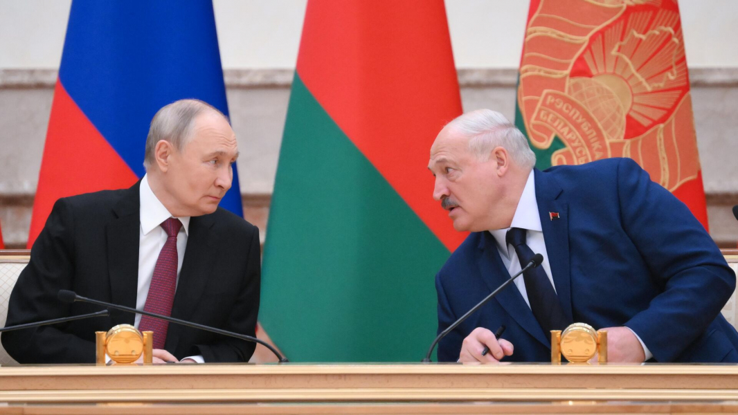 Лукашенко: Россия бесплатно поставит Белоруссии ракеты для комплекса "Орешник" Лукашенко: Россия бесплатно поставит Белоруссии ракеты для комплекса "Орешник"