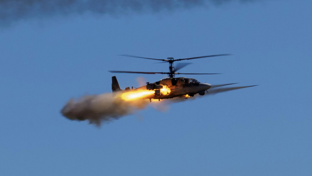 Минобороны: вертолет Ка-52М нанес ракетный удар по ВСУ в Курском приграничье Минобороны: вертолет Ка-52М нанес ракетный удар по ВСУ в Курском приграничье