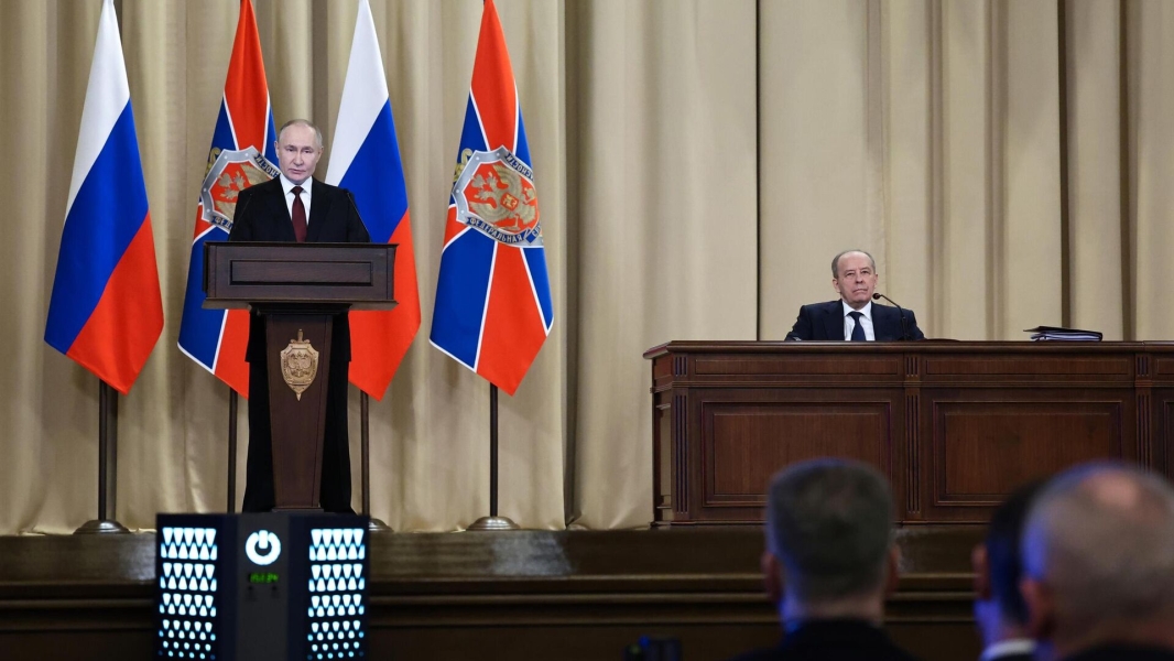 Путин поручил ФСБ повысить защиту военных и промышленных объектов от терактов