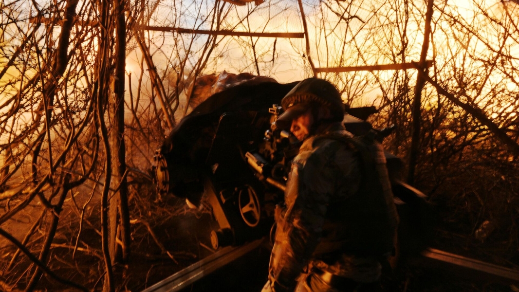 Расчеты гаубиц "Д-30" уничтожили минометные позиции и пехоту ВСУ в ЛНР Расчеты гаубиц "Д-30" уничтожили минометные позиции и пехоту ВСУ в ЛНР