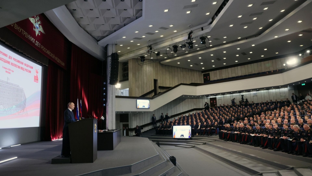 Путин призвал делать все, чтобы защитить молодежь от втягивания в криминал