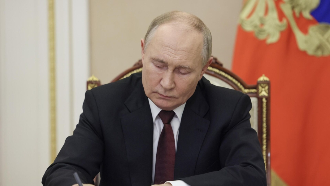 Путин поздравил 3 воинских подразделения с присвоением наименования гвардейская