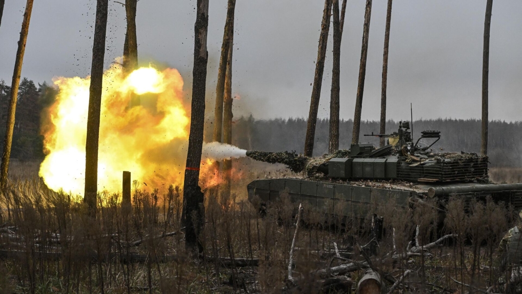 Танк Т-80 группы Центр уничтожил опорник ВСУ на Красноармейском направлении СВО Танк Т-80 группы Центр уничтожил опорник ВСУ на Красноармейском направлении СВО