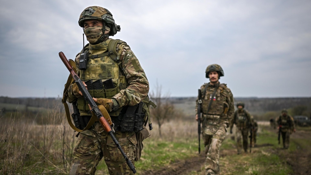 МО: ВС России помогают властям Курской области восстанавливать мирную жизнь