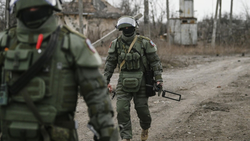 Саперы МЧС обнаружили в Курской области украинский БПЛА с фашистскими свастиками